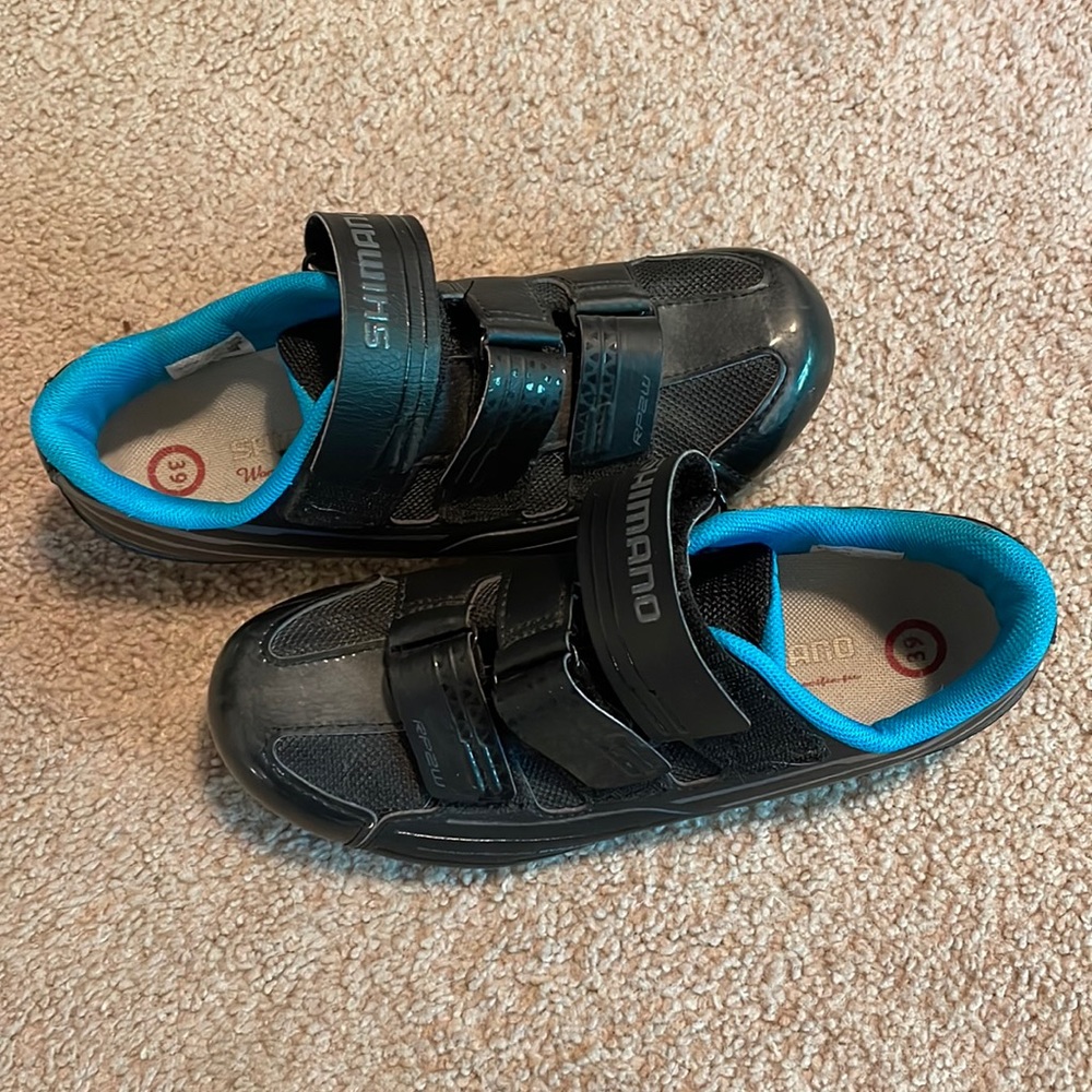Biking shoes. Fit universal clips.